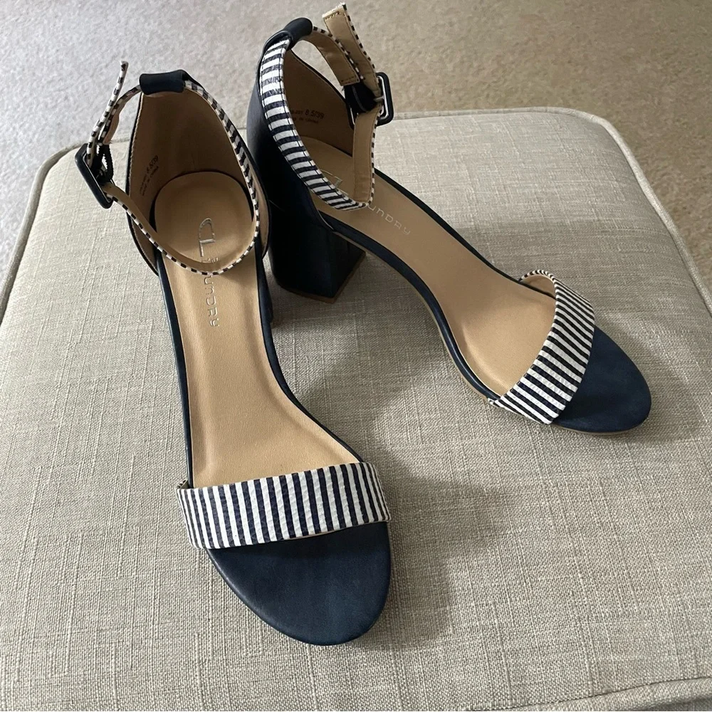 CL by Laundry Blue and white Heels Elegant Design 8.5 - Picture 2 of 8